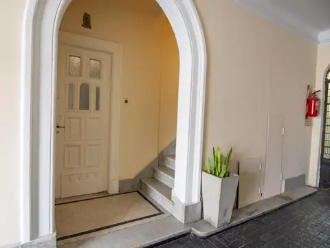 Casa 8 ambientes con 3 baños