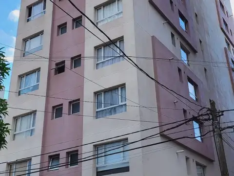 DEPARTAMENTO DE 2 AMB CON COCHERA. A UNA CUADRA DE LA PLAYA