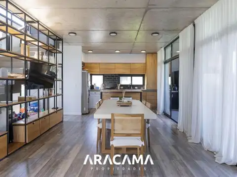 Casa 4 ambientes con 2 baños