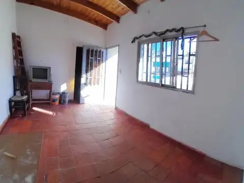 Casa 4 ambientes con 1 baño