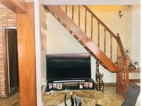 Depto Tipo Casa 4 ambientes con 2 baños