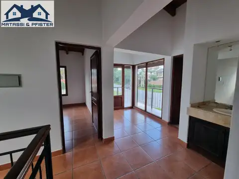 Casa en Alquiler en Barrio Grand Bourg, $ 1.200.000