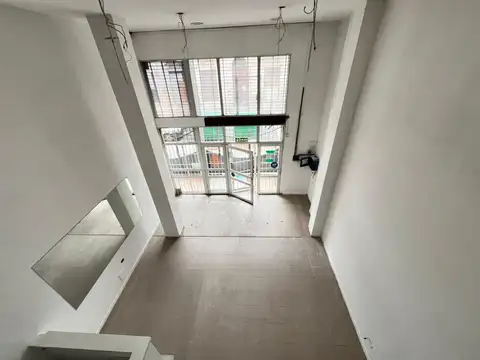 Alquiler Local comercial Rosario Amplio doble altura Barrio Martin