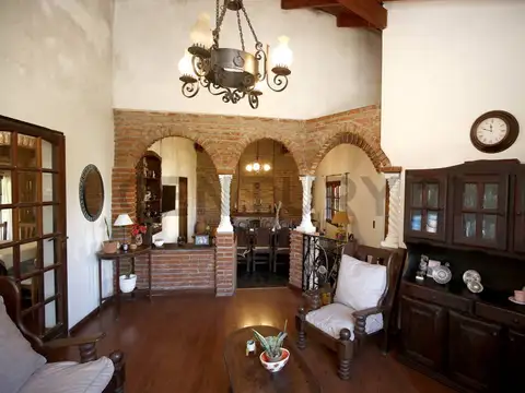 Casa 5 ambientes con 2 baños