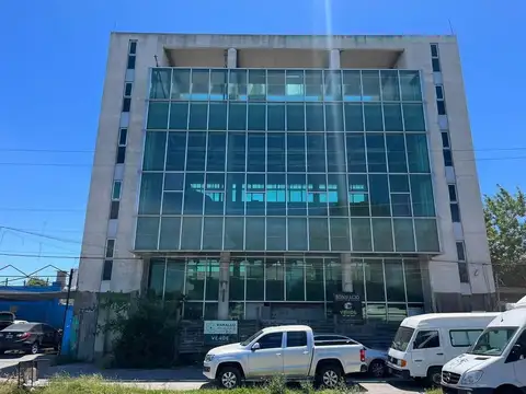 Edificio Comercial en 32 e 19 y 20