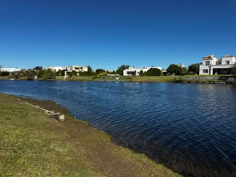 Lote a la laguna en venta San Matías