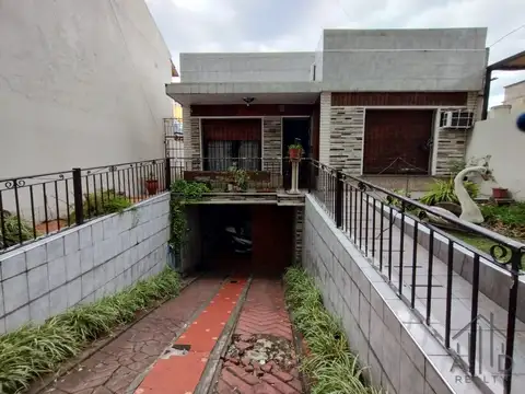 Alquiler comercial San Juan 152 Florencio Varela 100