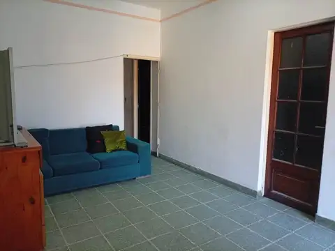 VENTA CASA/DUPLEX 6 AMB + DOS DEPTOS ITUZAINGO
