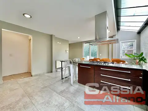 Casa 6 ambientes con 3 baños