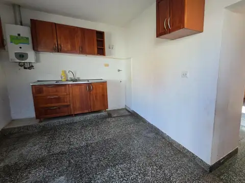 Venta Casa 3 amb con amplio terreno libre en Quilmes