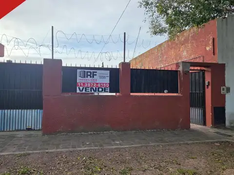 Venta Casa 3 amb con amplio terreno libre en Bernal