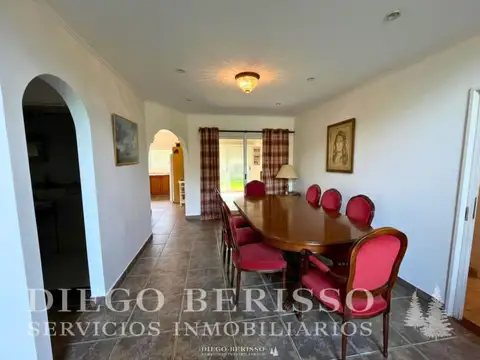 Casa 5 ambientes con 3 baños