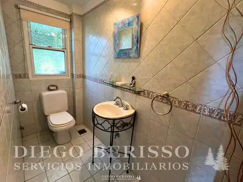 Casa en Alquiler con 2 cocheras