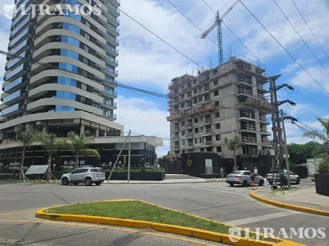 Local de 71 m2 en venta y  alquiler en Brickell Boulevard.