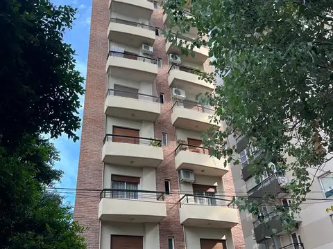 Venta Piso de 3 Ambientes en La Isla. Luz, Balcones y Ubicación Privilegiada en Olivos