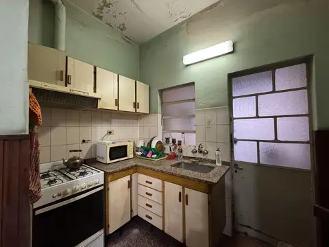 Casa 6 ambientes con 2 baños