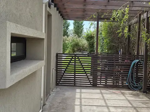 Casa en venta en el  Barrio San Alfonso, Pilar del Este - 4 Ambientes