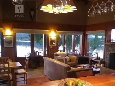 Complejo con costa de lago