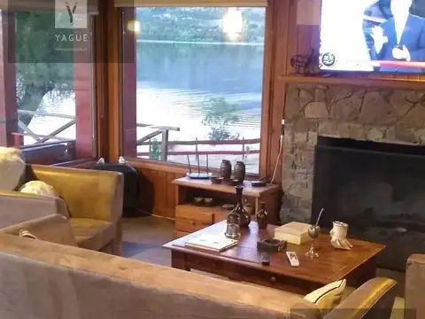 Complejo con costa de lago