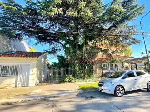Casa en Venta con 3 cocheras
