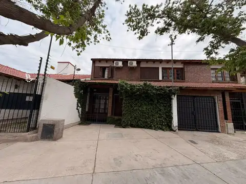 Casa 5 ambientes con 2 baños