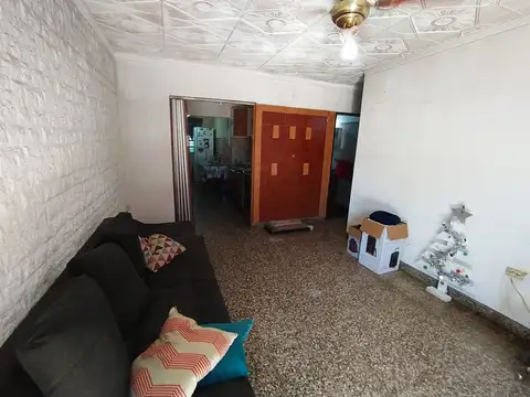 Casa 5 ambientes con 2 baños