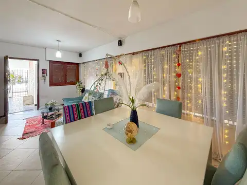 Casa 5 ambientes con 2 baños
