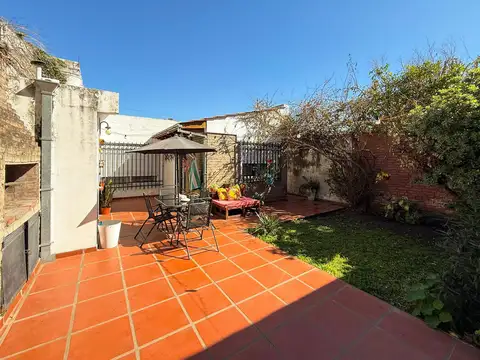 Casa 5 ambientes con 2 baños