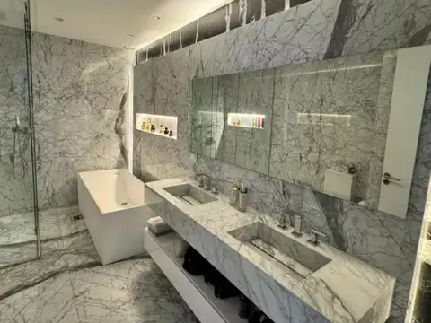 Departamento en Alquiler con 2 cocheras