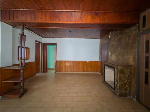 Casa 6 ambientes con 2 baños