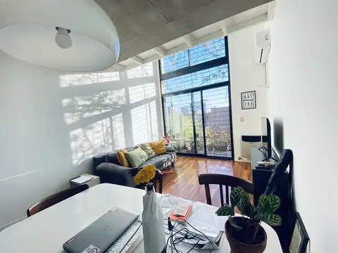 Departamento en Duplex Muy Luminoso, con Balcón Al Frente y Terraza Propia - Apto Crédito