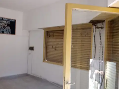 Local en Alquiler en Los Hornos, $ 850.000