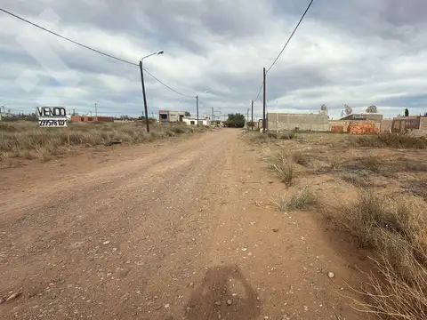 En Venta, Lote de 300 m2, Barrio La Dorada Senillosa