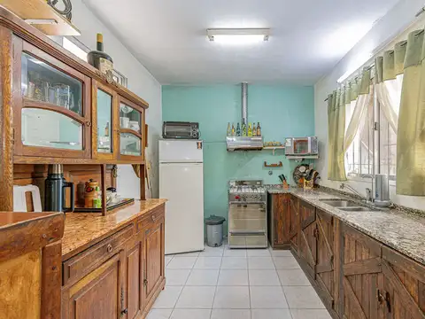 Casa 4 ambientes con 2 baños