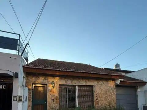 Casa 4 Ambientes en Ramos Mejia en venta.