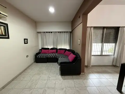 Casa en Alquiler con 1 cochera
