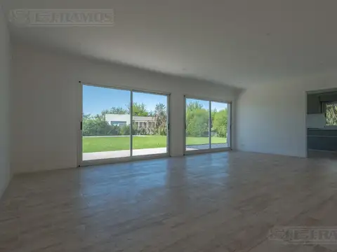 Venta de casa 4 ambientes (con RENTA) en Canton Islas PG