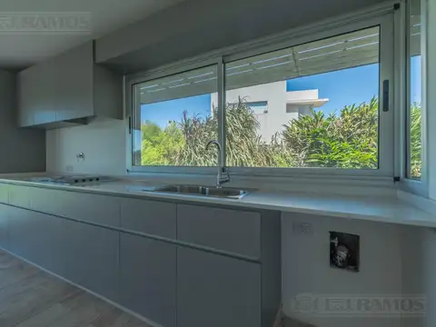 Casa 4 ambientes con 4 baños