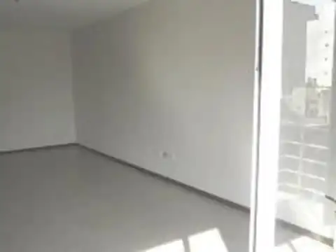 Departamento de 1 Ambiente al frente con balcón, a metros de