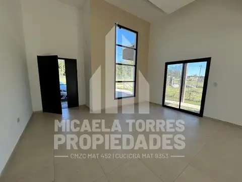 Casa en Venta con 4 cocheras