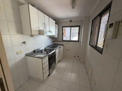 DEPTO DE 1AMB. 2º PISO AL FRENTE, DE 15 AÑOS DE ANTIGUE, y 40Mts2 CON COCHERA EDIFICIO CON AMENITIES