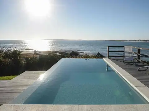 CASA EN ALQUILER FRENTE AL MAR EN JOSE IGNACIO 