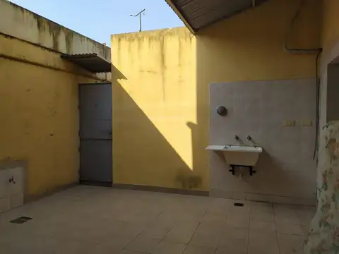 VENTA - Casa de pasillo de 3 dormitorios. Barrio Azcuénaga, Rosario