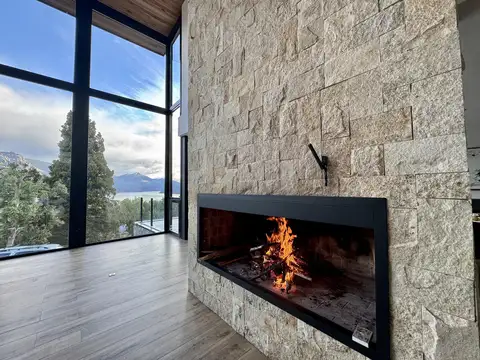 Casa 8 ambientes con 6 baños