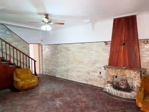 Casa 7 ambientes con 1 baño