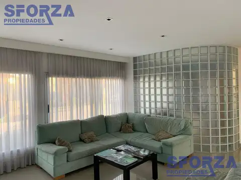 Casa 4 ambientes con 5 baños