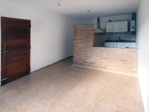 Casa 3 ambientes con 1 baño