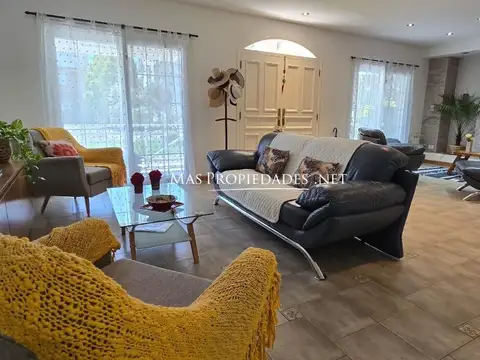 Casa en Venta con 2 cocheras