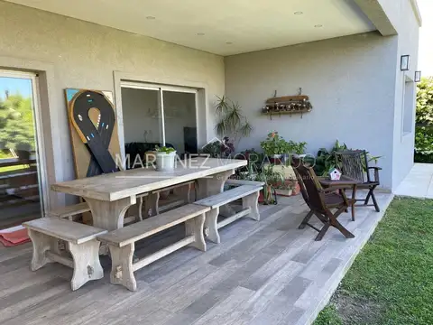 Casa 4 ambientes con 3 baños