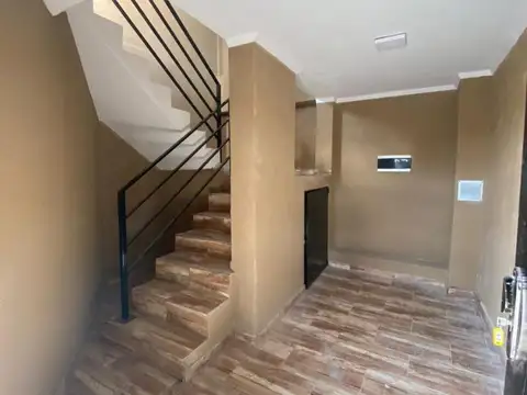 Depto Tipo Casa en Venta con 1 cocheras